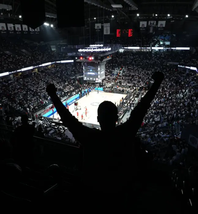 Beşiktaş taraftarı, ikinci maçta Sinan Erdem'i adeta cehenneme çevirmişti.