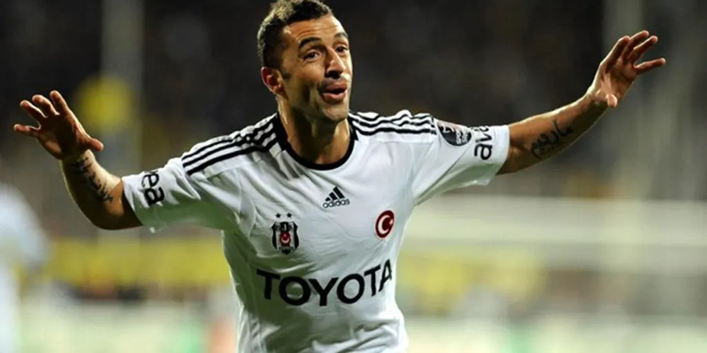 Simao Sabrosa’dan Beşiktaş’a transfer asisti! Jurásek’i AEK’tan vazgeçirdi