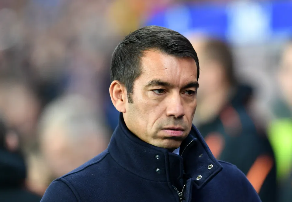 Van Bronckhorst’un Eleştirilen Antrenman Yöntemleri: “Bu takım iyi başlar, Ekim sonu gibi patlar.”