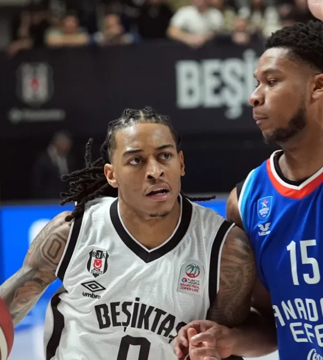 Beşiktaş Fibabanka, Anadolu Efes'i devirerek yarı finale yükseldi!