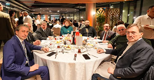 Beşiktaş camiası iftarda bir araya geldi