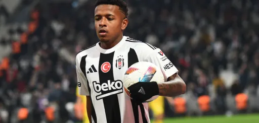 "Bıyığı bile çıkmamış, 10 numarayı giymiş!"