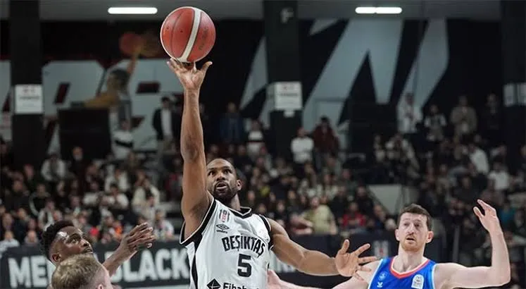 Beşiktaş Fibabanka yarı final ilk maçında Efes’e direnemedi