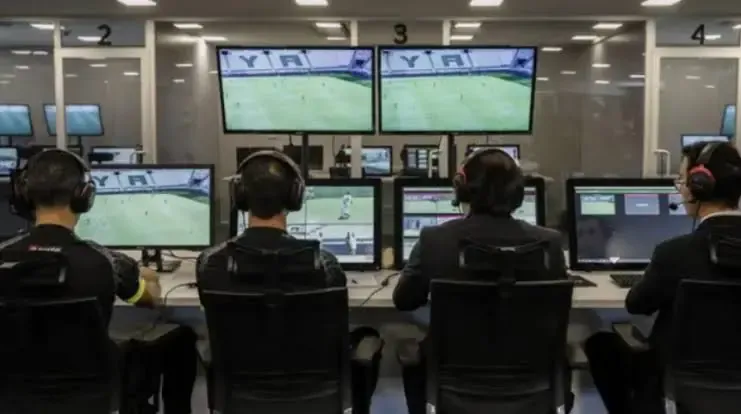 Beşiktaş – Fenerbahçe derbisinin VAR hakemi belli oldu!