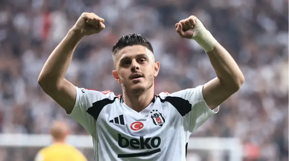 Trabzonspor, Beşiktaş'tan bir oyuncuya daha talip!