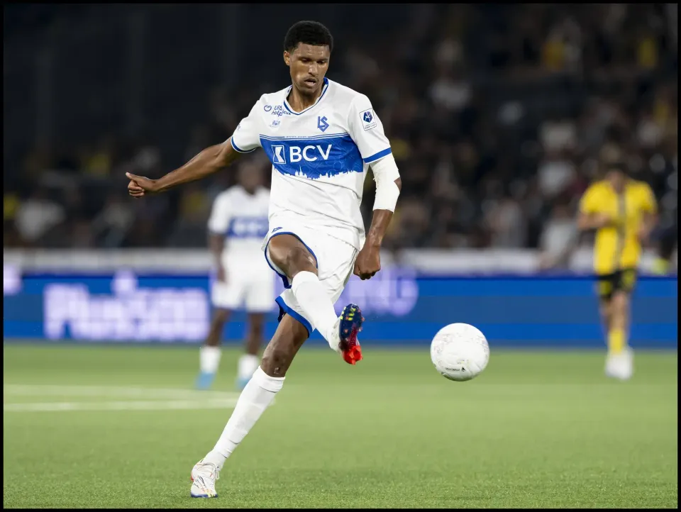 Beşiktaş'a genç stoper!