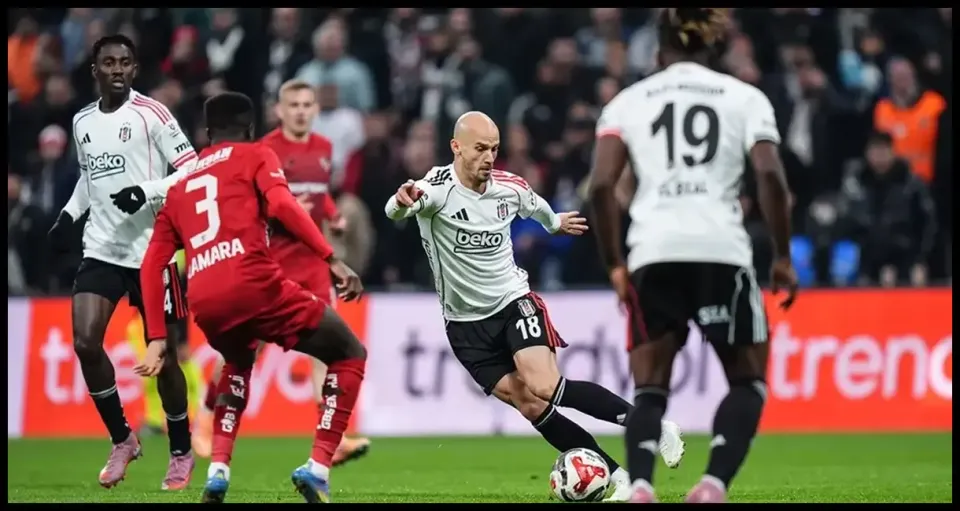 Nihat Kahveci’den hakemlere sert tepki: “Süper lig’de hakem yok!”